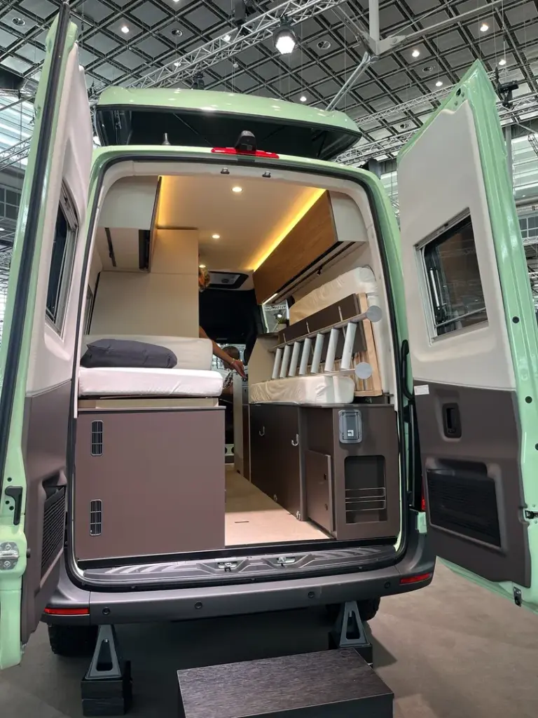 Bürstner Habiton X HMX 6.0 4x4 kamper van widok z tyłu